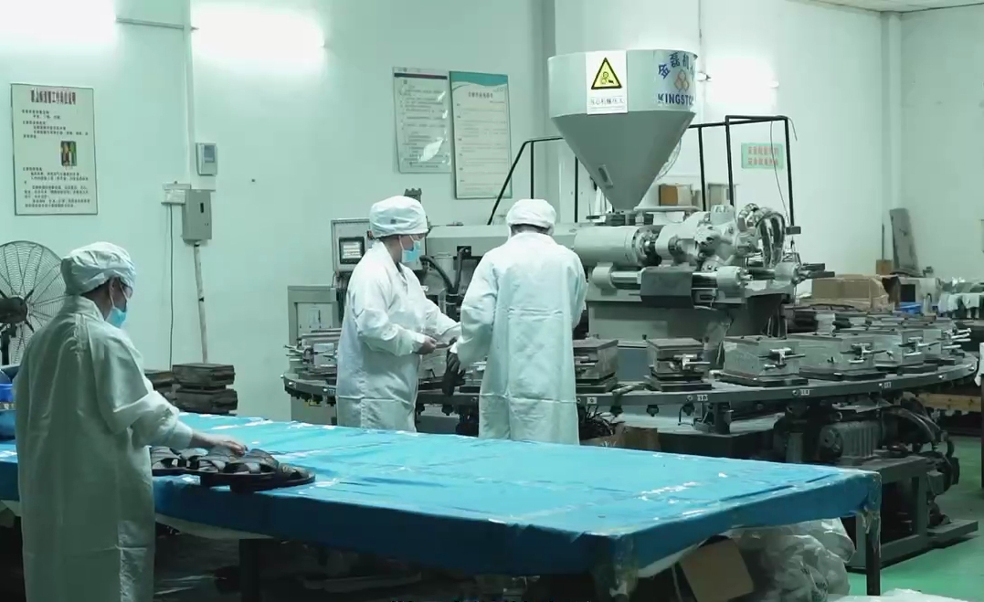 แนะนำสั้นๆ เกี่ยวกับถาดกันไฟฟ้าสถิต, พรมกันไฟฟ้าสถิต\เสื้อผ้ากันไฟฟ้าสถิต